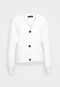 Cárdigan de punto blanco con escote en V profundo, puños y dobladillo acanalados, y tres botones negros en el frente. Tela texturizada con tejido abierto.