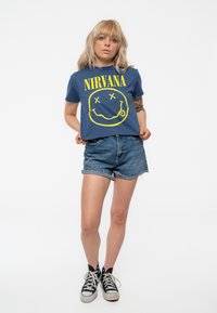 Paradiso Clothing NIRVANA FLOWER SNIFFIN - Print T-shirt - blue