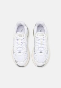 Puma VELOPHASIS ALWAYS ON - Sportcipő - white/cool mid gray