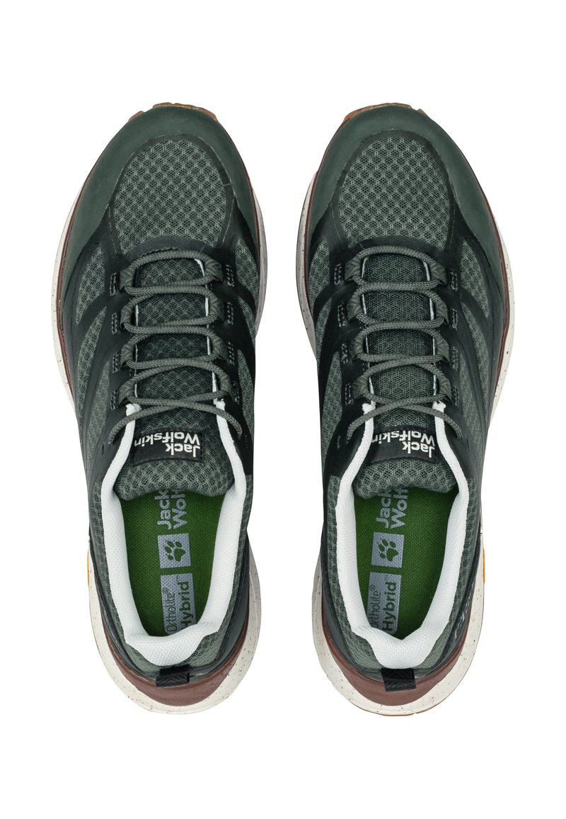 Grüne Netz-Schuhe für den Außenbereich mit grauen Akzenten, strukturiertem Stoff, gepolsterten Einlegesohlen und einer Gummisohle mit einem weißen Sprenkel-Muster.