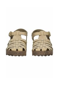 Béžové pletené sandály vyrobené z syntetického materiálu s korkovou podrážkou, s nastavitelným páskem kolem kotníku a otevřenou špičkou.