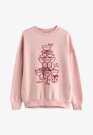 Vaaleanpunainen collegepaita, jossa punainen grafiikka pinotuista cocktail-laseista, joissa on rusetit ja koristeet, pyöreä pääntie ja resorit hihansuissa.