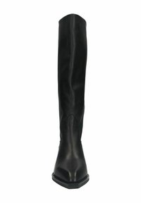 Botte noire en cuir, montant jusqu'au genou, avec un bout pointu et un talon hexagonal. La tige a une texture lisse et peu de détails décoratifs.