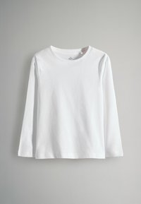 Langärmliges weißes Baumwollhemd mit rundem Ausschnitt und geradem Saum, das eine minimale Textur aufweist und keine sichtbaren Muster oder Akzente hat.