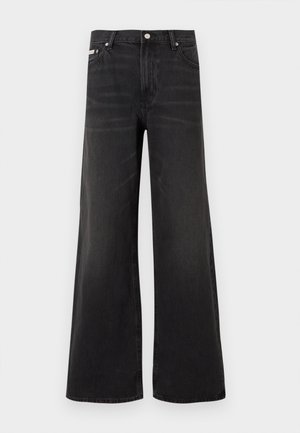 Jean en denim noir à jambes larges avec fermeture avant par bouton et zip, passants pour ceinture, et style cinq poches.