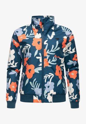 Blå jakke med lynlås med orange, hvid og lyse lilla blomsterprint, ribstrikkede manchetter og kant, samt høj krave.