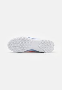 adidas Performance F50 LEAGUE TF J - Botines de fútbol para césped - footwear white/solar red/lucid blue