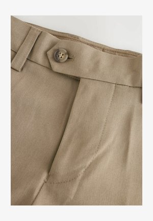 Béžové kalhoty s plochým předním dílem, s knoflíkovým zapínáním a poutky na opasek. Tkanina má hladkou texturu s čistým, precizním šitím.