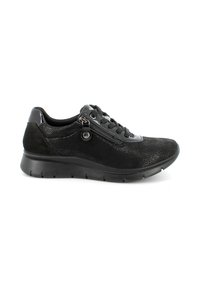 Sneaker casual nera con texture floreale, zip laterale, chiusura con lacci e suola imbottita progettata per comfort e facilità d'uso.