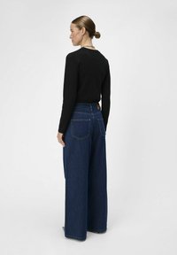 Object GESTREIFTER - Strickpullover - black