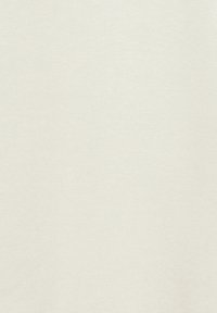 Lysebeige bomuldsstof med en glat tekstur. Overfladen er ensfarvet uden mønstre og viser en blød og ensartet farve.