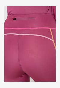 Sélectionné, purple plum