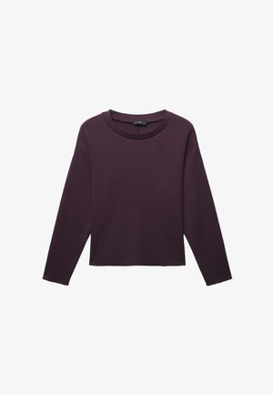 Burgunderfarbener Pullover mit langen Ärmeln, rundem Ausschnitt und lässiger Passform. Hergestellt aus weichem Strickmaterial, mit gerippten Bündchen und Saum.
