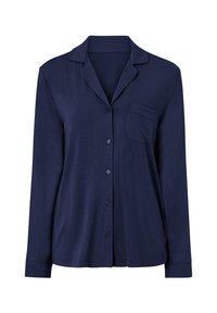 Marineblå langærmet skjorte med knapper, notched krave og en enkelt brystlomme, vist på en hvid baggrund.