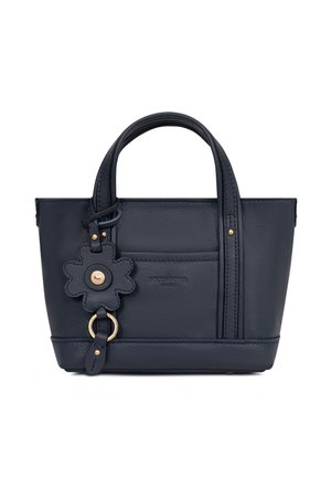 Kleine handtas van navyblauw leer met dubbele handvatten, voorvak en een sleutelhanger in bloemvorm met gouden hardware.
