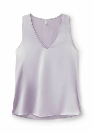 Fialová saténová halenka bez rukávů s výstřihem do V a mírně zakřiveným lemem, zobrazená na bílém pozadí.