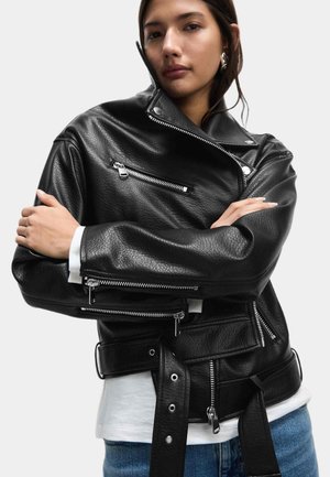 - Kurtka ze skóry ekologicznej