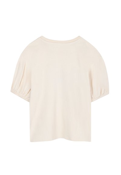 Haut crème à manches courtes avec un col bateau et des manches bouffantes, en tissu lisse et léger, offrant une coupe décontractée.
