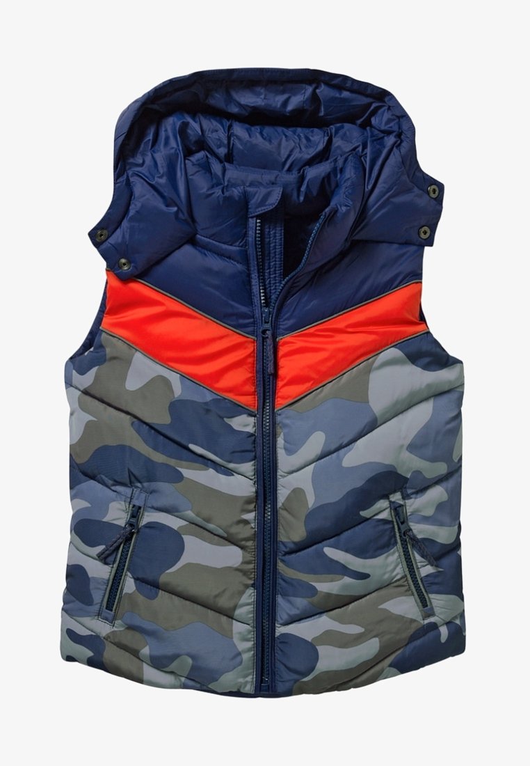 Pohodlná vesta s polstrováním v navy modré barvě a kamuflážním vzoru, s oranžovým chevronovým akcentem, zipovým zapínáním a dvěma bočními kapsami se zipy.