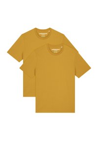 Zwei kurzärmelige T-Shirts in senfgelb, aus weichem Stoff mit Rundhalsausschnitt und ohne sichtbare Muster oder Akzente.