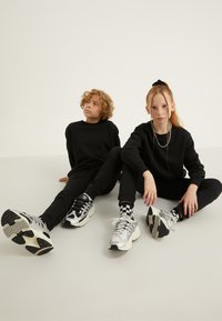 Yourturn Kids UNISEX SET - Ikdienas džemperis - black
