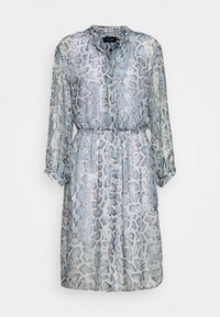 Läpinäkyvä pitkähihaisessa mekossa on nappisuljenta edessä, ja siinä on sinivalkoinen käärmeennahkakuosi sekä joustava vyötärö muotoilua varten.