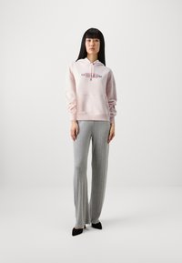 Guess Jeans GJ   AMERICAN TR  - Felpa - rose
