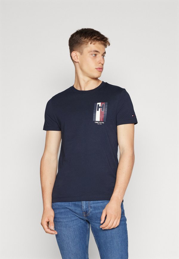 EMBLEM TEE - Print T-shirt - desert sky