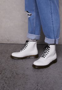 1460 8 EYE  - Veterboots - white