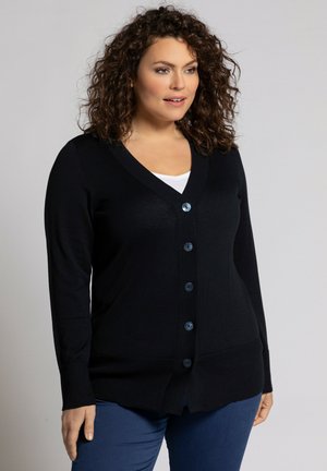 Cardigan noir en tissu doux avec un col en V, doté de six boutons sur le devant et de poignets et d'un ourlet côtelés.
