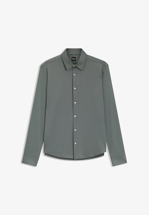 Langärmeliges Hemd aus gedämpftem grünem Stoff, mit einem Button-Down-Kragen und durchgehender Knopfleiste vorne. Glatte Textur mit dezentem Glanz.