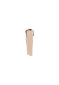 Een kleurstaal van een lichtbeige crèmepproduct met een zachte, matte textuur en ongelijke, zachte randen, tegen een witte achtergrond.