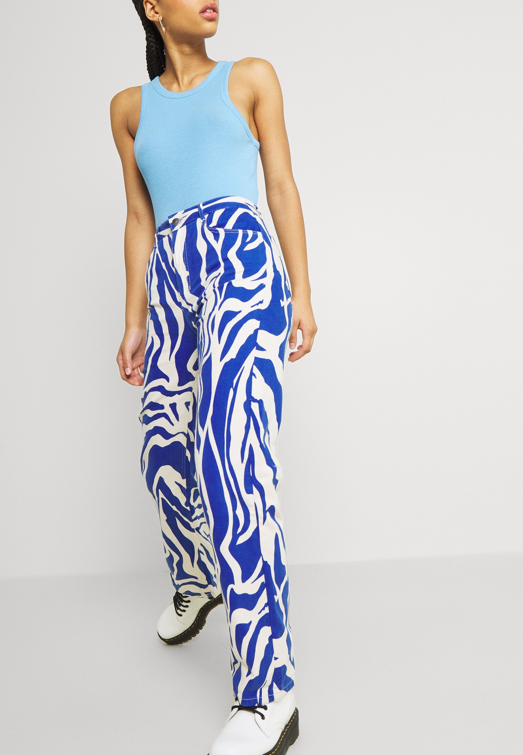 Monki Relaxed fit jeans - rave blue 