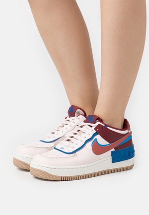 Nike Sportswear, Baskets basses - pink