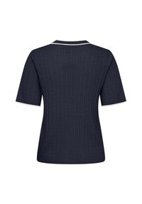 Top tricotat cu mâneci scurte, albastru închis, cu model în relief, margini albe la decolteu rotund și la capetele mânecilor, văzut din spate.