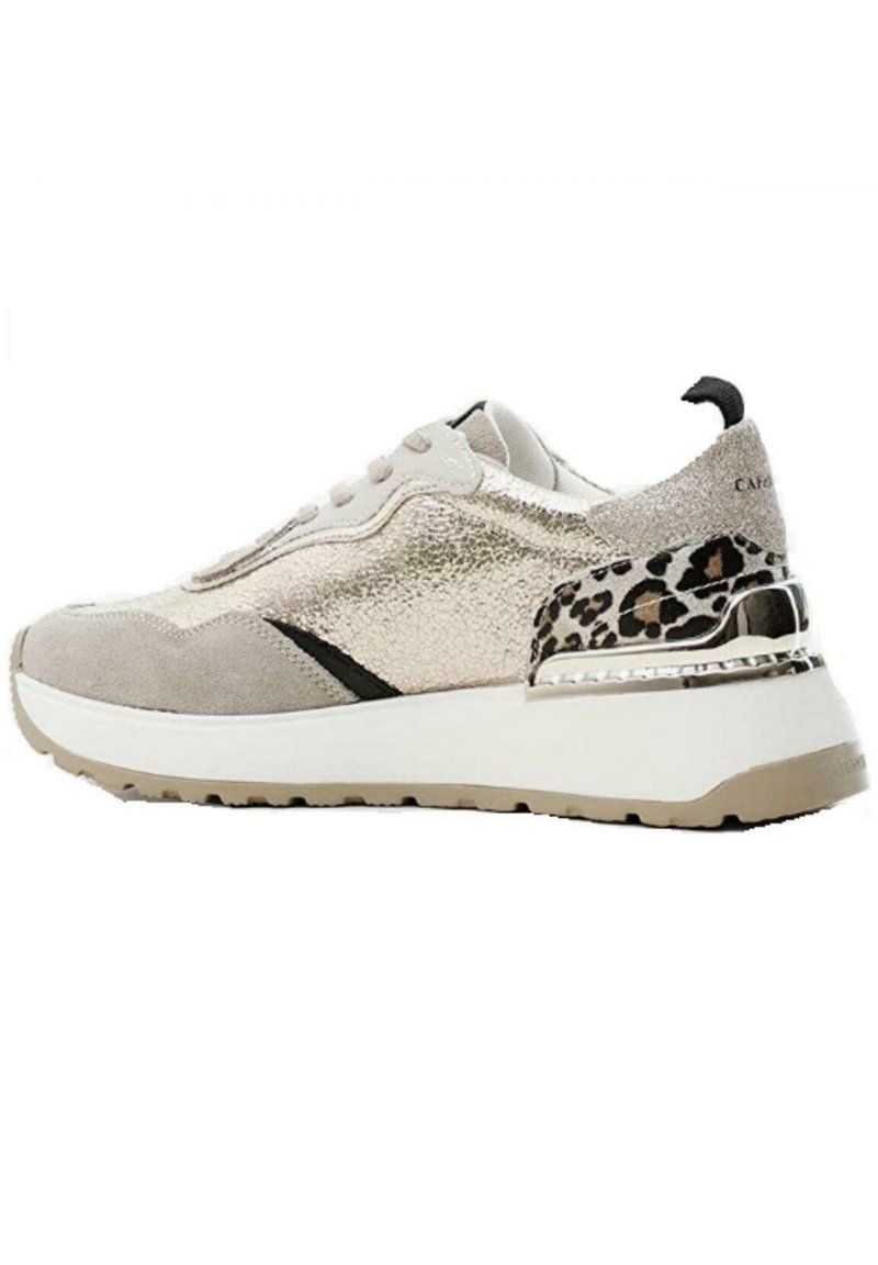 Sneaker beige e oro con tomaia testurizzata, dettagli neri e tacco con stampa leopardata; presenta una soletta bianca e suola in gomma.