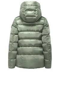 Groene pufferjack met een gestikt ontwerp, voorzien van een capuchon en een glanzende, gladde textuur. De achterkant toont horizontale stiksels en elasticiteit.