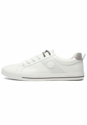 Sneakers - white