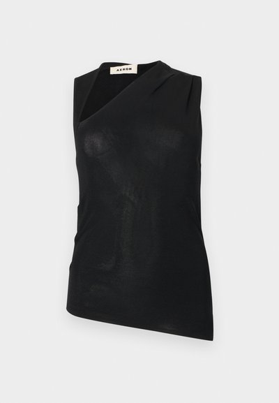 Μαύρο αμάνικο τοπ με ασύμμετρο ντεκολτέ και ελαφρύ δίπλωμα, με ετικέτα "AERON", εμφανιζόμενο σε λευκό φόντο.