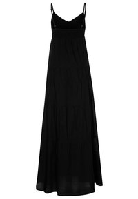Černé maxi šaty vyrobené z lehkého materiálu, s tenkými ramínky, přiléhavým tělem a sukni s postupně se rozšiřujícími volány.