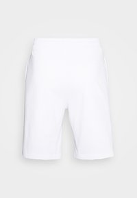 Pantalones cortos de algodón blancos con una cintura elástica y bolsillos laterales. Textura suave y diseño hasta la rodilla, que presenta un estilo simple y minimalista.