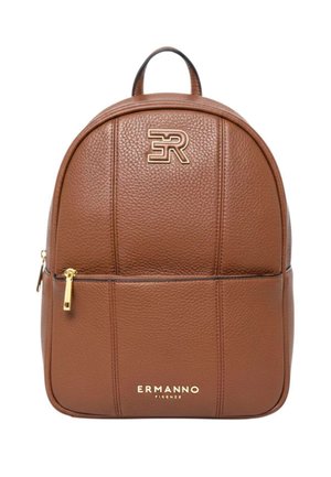 Zaino in pelle marrone con texture, cerniera dorata, manico superiore e logo "ERMANNO Firenze" sulla tasca frontale.