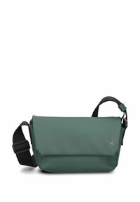 Borsa a tracolla verde impermeabile con chiusura a ribalta, tracolla nera regolabile e dettaglio logo discreto. Texture liscia, design minimalista.