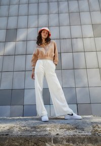 Nike Sportswear W NSW STYLE FLC CROP 3Q POLO - Camisola - beige