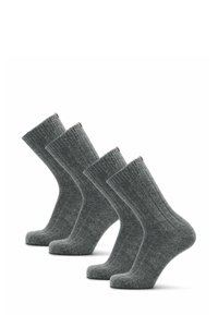 Calcetines de rayas grises dispuestos en fila, con una textura suave, altura hasta la mitad de la pantorrilla y un sutil acento rojo en el puño. Se muestran cuatro pares.