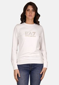 Weißes Sweatshirt mit langen Ärmeln und Rundhalsausschnitt, mit dem Logo "EA7 Emporio Armani" aus Strass auf der Vorderseite. Glattes Material, figurbetontes Design.