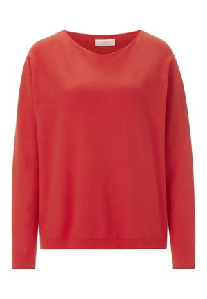 Un pull rouge à manches longues en tissu doux avec un décolleté large et une coupe décontractée. Texture simple et lisse, sans motifs ni matériel visible.