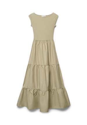 Abito lungo senza maniche verde oliva chiaro a balze, con corpetto aderente e ampia scollatura a girocollo.