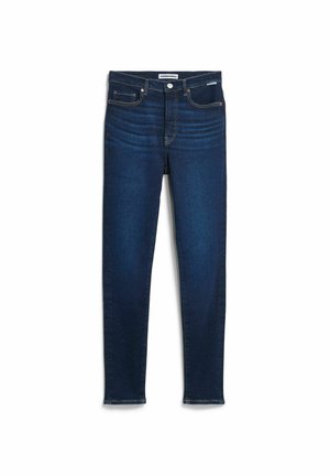 Dunkelblaue Denim-Jeans mit figurbetontem Schnitt, ausgestattet mit fünf Taschen, Standard-Gürtelschlaufen und kontrastierenden Nähten. Durchgehend glatte Textur.