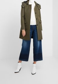 CLOSED Trenchcoat - khaki